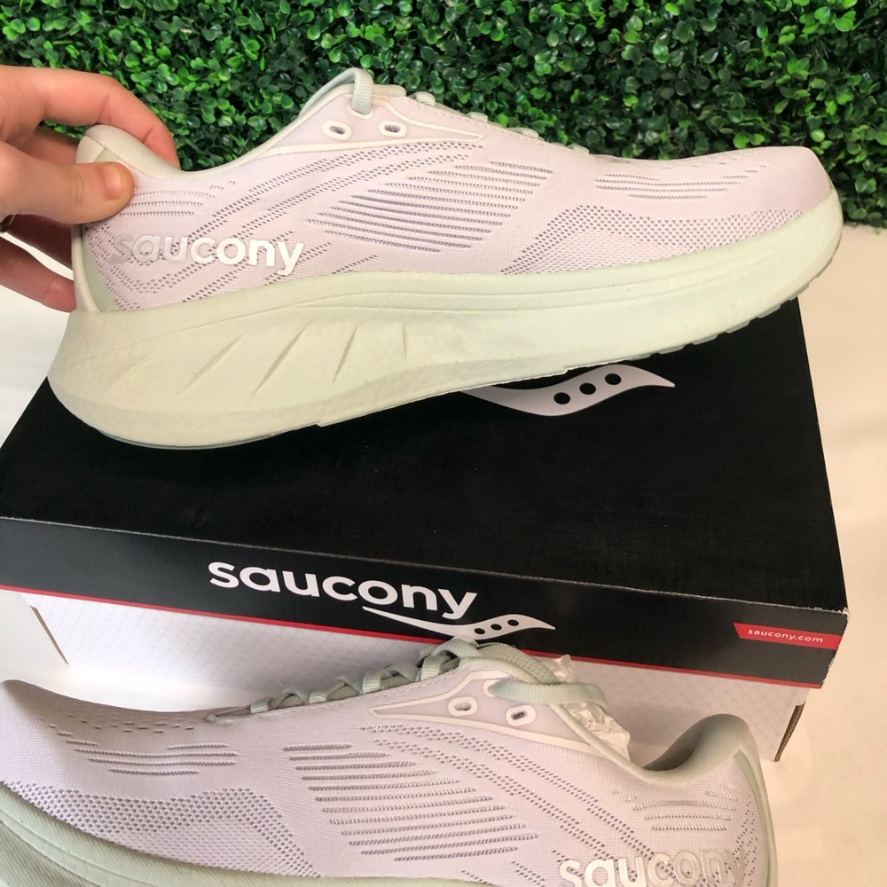 NIB Saucony Ride 18 White And Fog Womens Tennis Shoes - Picture 2 of 7